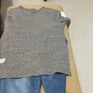 a.n.a Heather Gray Women's Short Sleeve Top